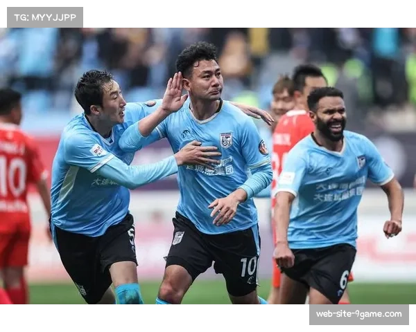 大连英博防守体系形同虚设 单后腰战术被对手轻松穿透